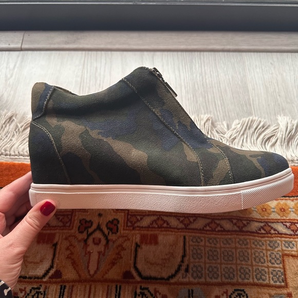 Blondo Waterproof Wedge Camo Booties- Suze 9.5 - Picture 5 of 6